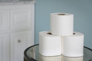 トイレットペーパーに硫酸をかけたら……　化学実験の謎すぎる結果が衝撃的