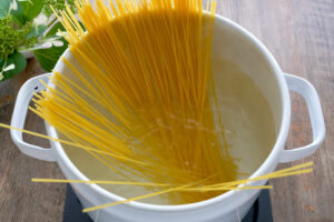 パスタで塩ラーメンを作る方法「スープが簡単なのにめちゃくちゃ旨い」