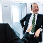 「変化の苦手な職場のベテランたち：新しいテクノロジーに対する不安」