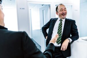 「変化の苦手な職場のベテランたち：新しいテクノロジーに対する不安」