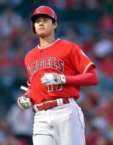 世界的ヒーローが気になっちゃう？ベンチ内で佐々木朗希が大谷翔平を何度もチラ見「朗希話したいんだろうな～」