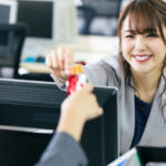 「職場で飲食するのはセーフ？社内でのおやつ文化を探るおやつ威力偵察レポート」