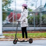 免許不要で公道も走れる特定小型区分「電動キックボード」、約８万円で発売