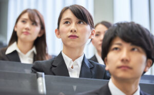 「会社が奨学金を肩代わり！社員にとって嬉しい制度とは？」