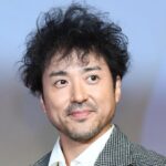 「ムロツヨシが始球式でノーバン投球！ファンも大興奮！」