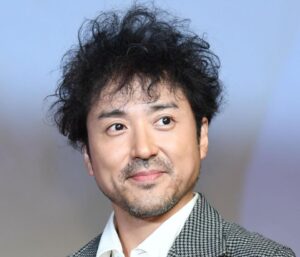 「ムロツヨシが始球式でノーバン投球！ファンも大興奮！」