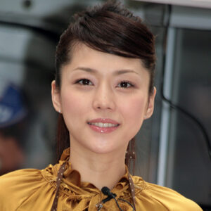 吉岡美穂、子供たちの卒業式で華やかなママ姿　心温まる家族の絆に感動