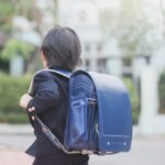 【ランドセル】重すぎる荷物で子どもたちの体に異変が？