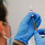 「高齢者のコロナワクチン接種、５類移行後も無料に」政府が発表