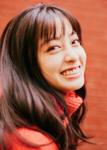 「橋本環奈、炎上漫画家フォローから秒で離脱！」－ 事件への対応が話題に！