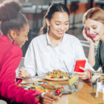 「職場でのランチタイムに密着！男女の食べ方大調査！」