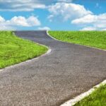 気軽に通行した私道での大金請求に困惑するドライバーたち