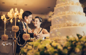 『新郎が遅刻！？』３０分遅れではじまった結婚式は【波乱の連続】⇒披露宴でも“やりたい放題”な新郎新婦にドン引き