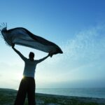 「自分と向き合う旅」－ 一人旅は自己成長の道具となるのか？