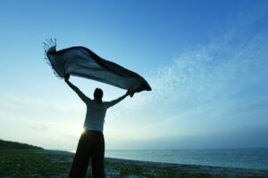 「自分と向き合う旅」－ 一人旅は自己成長の道具となるのか？