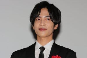 志尊淳、自撮りで魅せる最新ヘアスタイル！「あざとかわいい」表情に反響