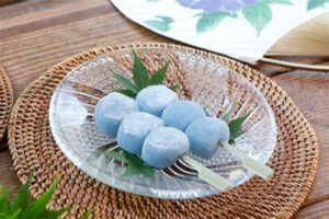 １日３０００本売れる串わらびの新味は、ありそうでなかった“ラムネ味”！