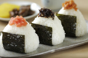 おにぎりで好きな具材は？３位「ツナマヨ」、２位「明太子」、１位は？