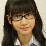 柏木由紀、川口春奈、佐々木希のレアな姿！　印象激変のメガネショット