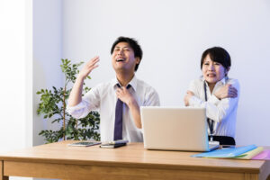 職場のエアコン温度に悲鳴を上げる男性「２８度以下には設定できないように固定されています」