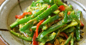 子どもが嫌いな料理　３位「サラダ」、２位「野菜炒め」、１位は？