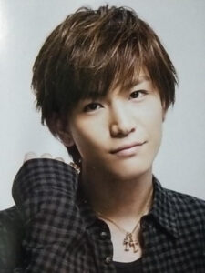 岩田剛典、セクシーなノースリーブ姿でファン悶絶！