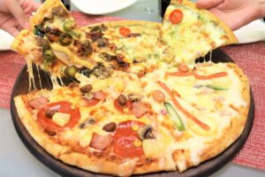 【ドミノ・ピザ】ピザ無料券５枚もらえるかも？「ドミノよりも大きなエビを探せ」キャンペーン！