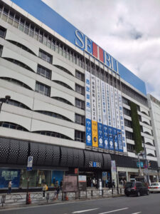 「西武池袋本店でのストライキが百貨店業界に衝撃！労働組合の闘いが始まる」